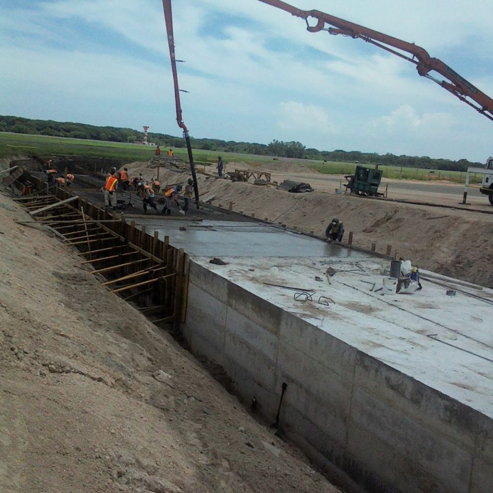 PROCESO CONSTRUCTIVO DE BOVEDA EN AEROPUERTO M. ROMERO